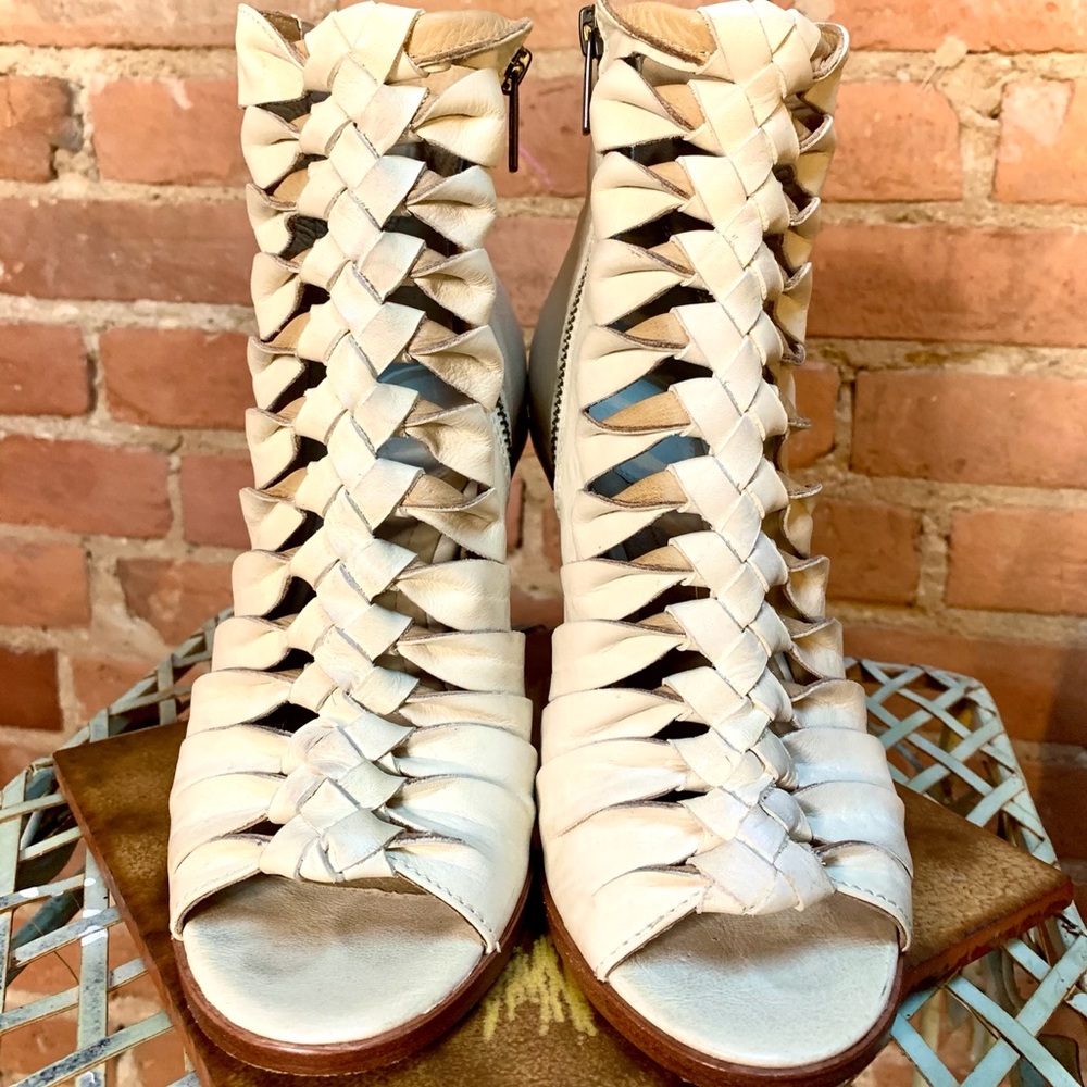 LAST CHANCE! FRYE Leather Heeled Ankle Boot